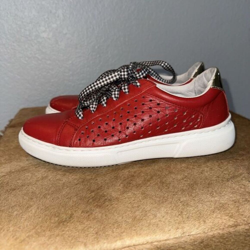 Johnston & Murphy  "Nora" Red Gold Sneakers Size 7.5. Great Condition‎